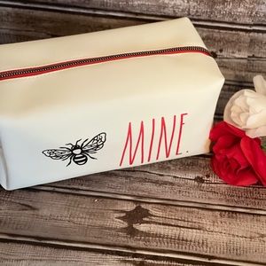 NWT Rae Dunn cosmeticbag. Bee Mine 🐝❤️